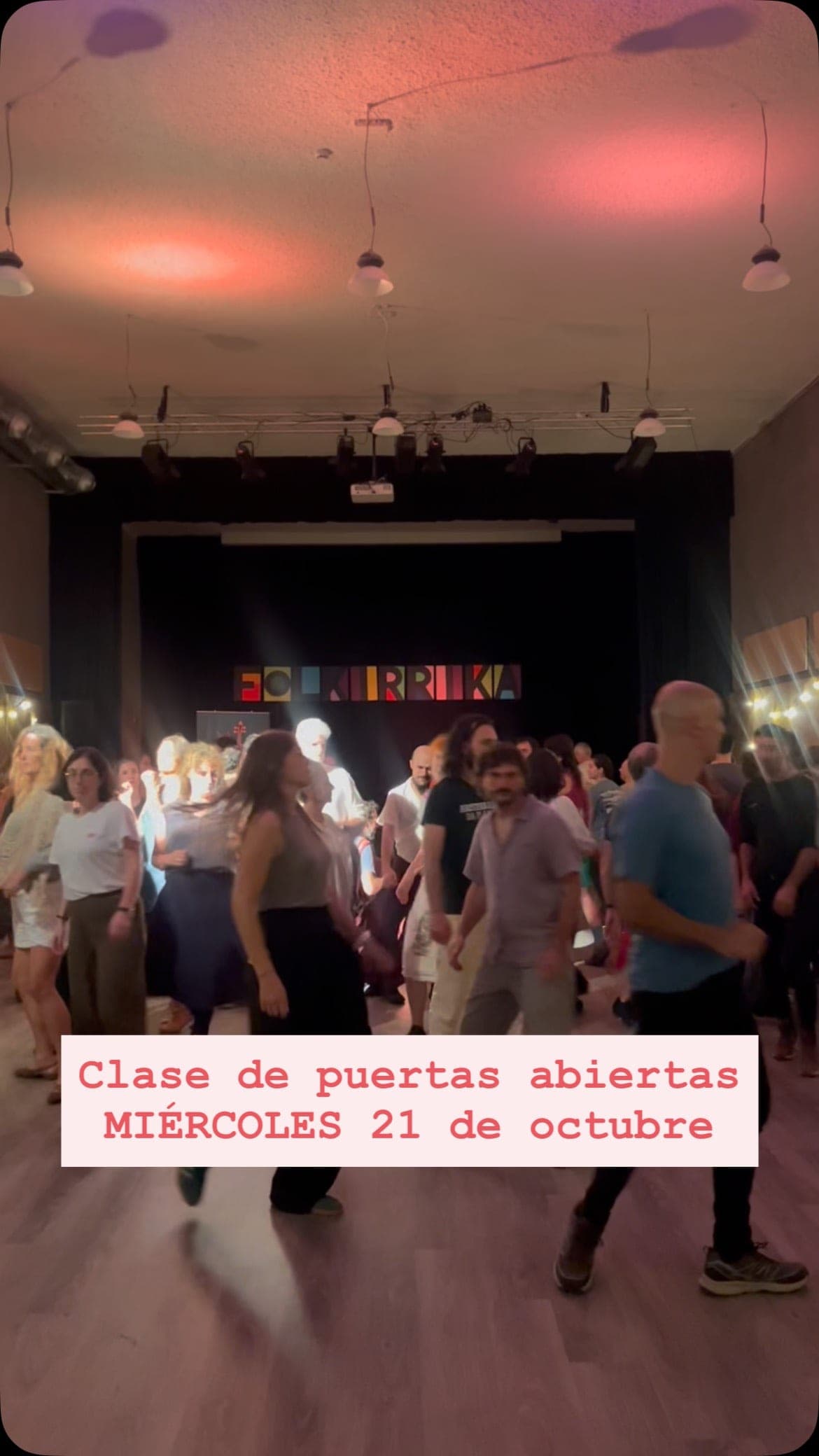 Cartel de Balfolk: clase de puertas abiertas con Inés Saltamontes