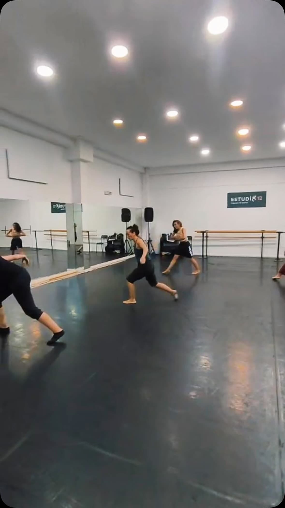 Cartel de Danza contemporánea para adultos en Estudio 12