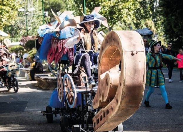 Cartel de Las Aguadoras: misión reciclaje, con Almozandia Teatro