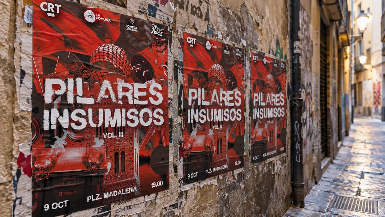 Cartel de Pilares Insumisos en la plaza de la Magdalena