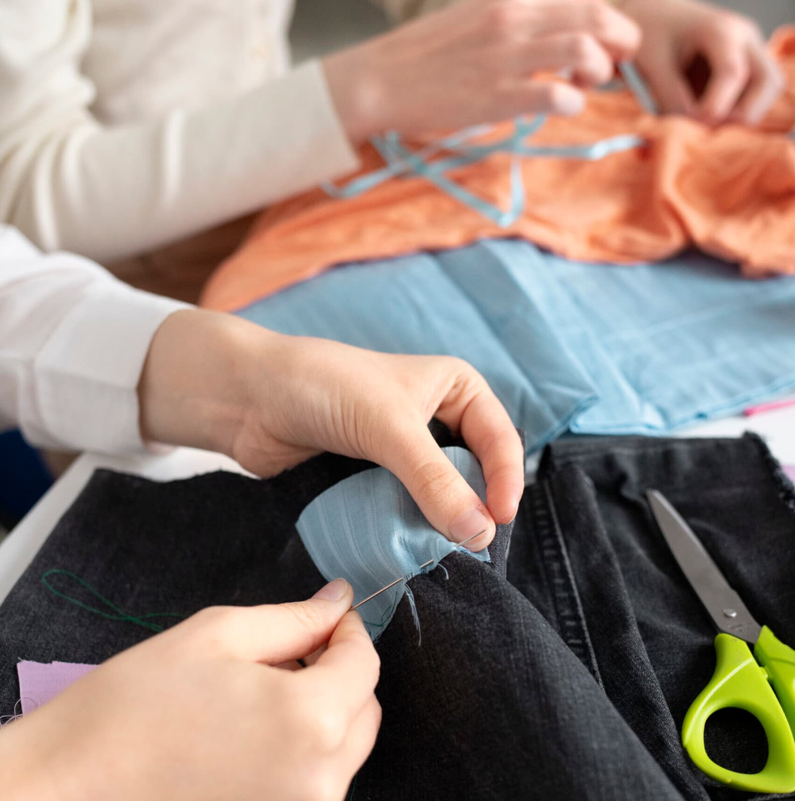 Cartel de Patronaje, costura y moda en El Reino