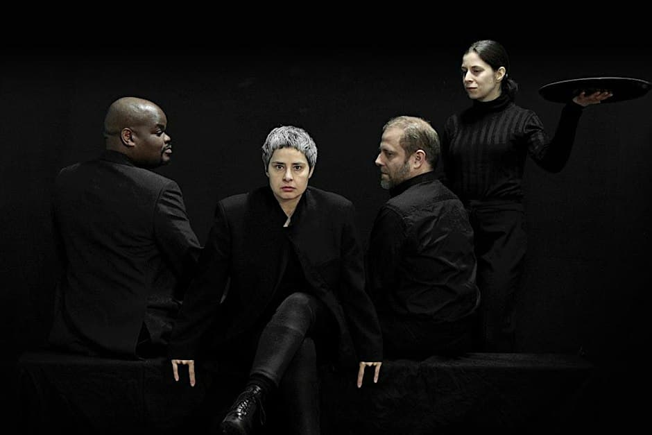 Cartel de «Traición», de la Companhia de Teatro de Braga