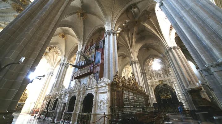 Cartel de La Seo y el Museo de Tapices, visita guiada con Gozarte