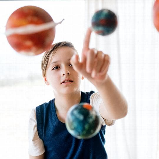 Cartel de Tecnología y adolescentes neurodivergentes: oportunidades, riesgos e inclusión