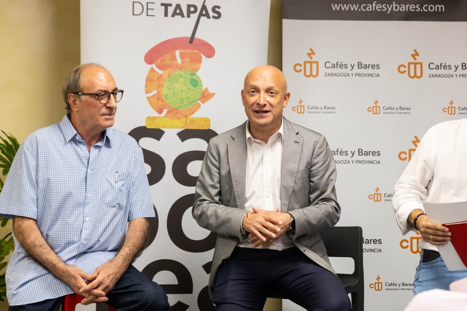 Cartel de Saborea Nuestros Barrios: tapas a 4 € en Centro y Delicias